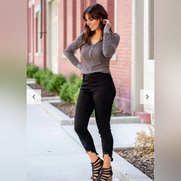 NWT Kancan Watts High Rise High Frey Hem Skinny Jeans Black - Picture 2 of 16